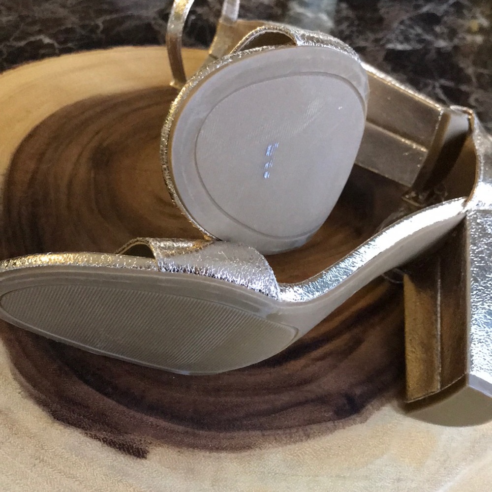 NWOB Guess gold metallic 5” ankle strap heels - Picture 4 of 5
